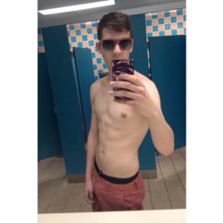 dandan22x:  Gettin’ my tan on ☀️☀️☀️ #wdw #coronadosprings #orlando (at Disney’s Coronado Springs Resort)