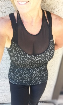 heavenstobetsy69:  My Lululemon shirt makes my lulus show a bit 😆  -perfect for Ms-Most-Fabulous-Boobs-Evah @curiouswinekitten2 and her CLEAVAGE SUNDAY❗️💋😘❤️