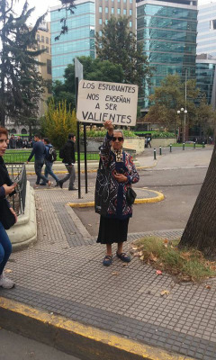 volemos-sin-drogas:  ulceras-mentales: 9 de mayo, Marcha estudiantil, Santiago, Chile. El puto estado le tiene miedo a los estudiantes! 