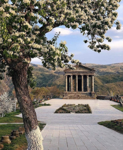 calellon:  Temple of Garni, Garni, Armenia