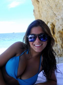 beachandboobs:  Sunglasses