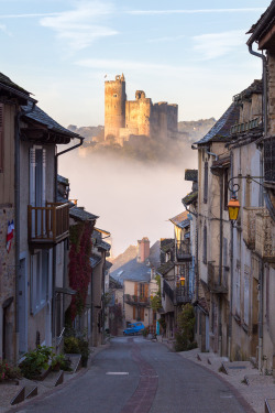 travelgurus:     The road to the royal fortress of Najac in southern France by Aaron Jenkin                 Travel Gurus - Follow for more Beautiful Photographies! 