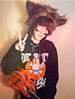 beauty-of-thy-beast:  Not my picture just my edit  JOHNNIE GUILBERT :)