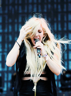 Wetheurban:  Music: Watch Ellie Goulding Perform @ Coachella 2014 Blonde Powerhouse