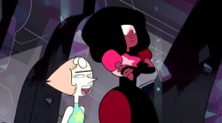 Pearl’s eyebrow game strong