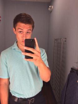 sexycockyguys:  boisbonersncum:  he puts on a nice display!   Oh my goodness