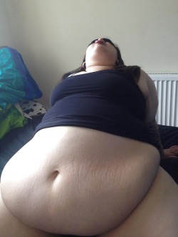 fatssbbwbellies:  Wanna fuck a horny BBW? - CLICK HERE!   Love to feed her till she tips the scales at 600 plus pounds or more.Bigger is better &amp; more to love