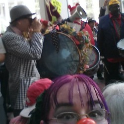 All the best parties have a marching band &lt;3 #sanfrancisco #California #saintstupidsday #aprilfools #circus #freaks #cacaphonysociety #clowns #clown #bishopjoey #wavygravy #parade #marchingband #flashmob #funny #selfie #clownselfie #imwiththeband #DIY