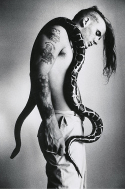 yanami:  John Kaplan photography (1992)  Phil: A Teen Idol But a Mother’s Worst Fear. With boyish bravado, Phil Anselmo, the lead singer of Pantera, shows off his pet boa before the start of the band’s first tour. 