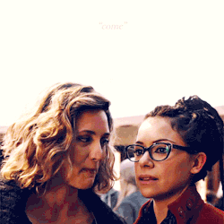 jdarty:  witchup:  perks-of-being-tatiana-maslany:  the best part is that delphine is actually saying “come”  no the best part is that she licks her lips right before she says “come”  and we all know cosima pretty much is 