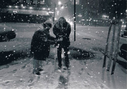 thesongremainsthesame:  Joe Strummer from The Clash helping out a homeless man. Photo by Bob Gruen. Caring and giving guy.“I never saw Joe [Strummer] pass a needy or homeless person without giving them something.” – Bob Gruen