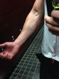 swollton:  jlayton4:  swollton:  jlayton4:  swollton I can get the vascularity from them. Just size doesn’t wanna come. Calves and forearms 😩🔫  See but I want your vascularity tho lolI started my cut so we’ll see how much size I can keep 😬😁
