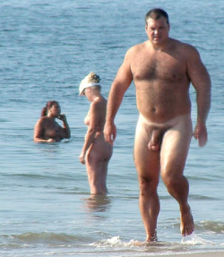 incest78:  Staring at my uncle’s huge balls at the nude beach. 