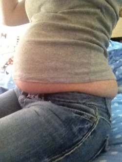 accidentalgainer2: Popped a button with my empty belly. These used to be my “fat jeans”. Now they can’t even hold me in.  