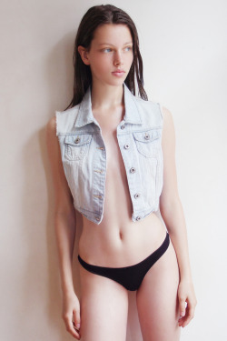etoystk:  Girl Wow anniek abma @ elite model management ,photographed by yorick nubé ,© 2015. - •••—
