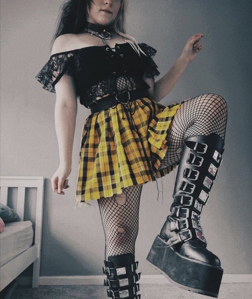 pleaserusa:  I reign supreme, in my own damn mind In freshly restocked #Demonia Damned-318 knee high buckle boots 🖤💀. Available in black vegan leather (US women’s 5-12), white vegan leather, black velvet, and black holo patent in Us women’s