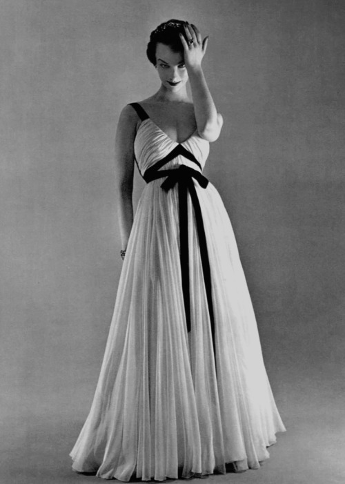 kitsunetsuki:  Philippe Pottier - Victoria von Hagen Wearing a Evening Dress by Jacques Griffe (1953)