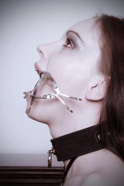 psykokwak:  slavebarbara:     Like it so much. Would really like my slave to ear it one evening and use and abuse of her whore’s mouth.   I NEED THIS CONTRAPTION FOR MY FUCKSLAVE!