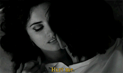 dragonfly-in-chains:  Hurt me