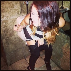 urinalchicks:  Just a quick wizzer in the urinal