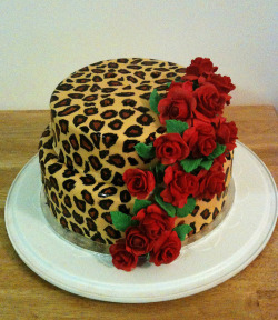 thecakebar:   leopard print inspired cake!