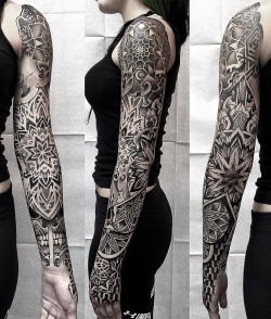 BLACK AND GRAY SLEEVE