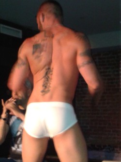 @DerekParkerXXX showing his sexy body!