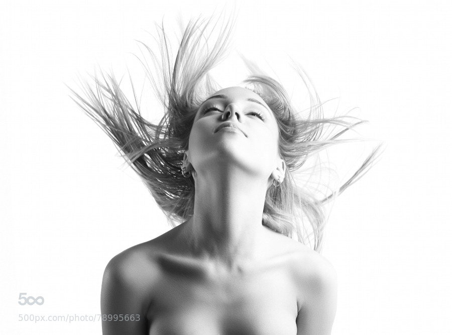 eroticart-photos:  girl with flying blond hair Fashion