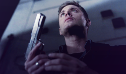 trenchcoatandhalo:   Dean Winchester &gt; 2.17 Heart  