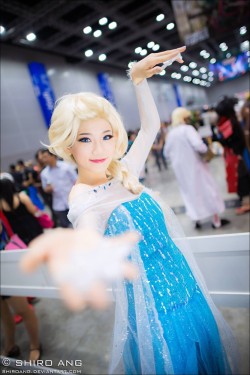 weheartcosplay:  Elsa - FrozenCosplayer: Arisa Chow