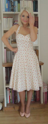emmyjessajanesissy:  swhsissy:  redath:  http://sewinglondon.co.uk/a-pin-up-party-dress/  Nice dress !  It’s the perfect summer party dress for her - goes so nicely with her hair. So deliciously girly!!!!