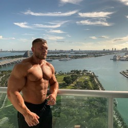 drwannabewannabe:  luvdesbeauxhommes: dragon86xxx:  Joshua Birinyi  Joshua Birinyi    Joshua Birinyi not giving a fuck in Miami… 