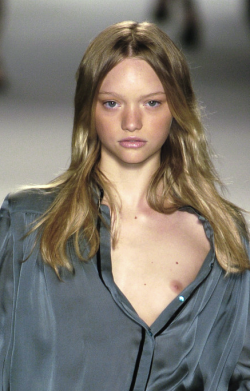 ulanji:  aetsogard:Gemma Ward at Chloé Spring 2005  But why her titty out  That&rsquo;s a titty? I don&rsquo;t think that qualifies