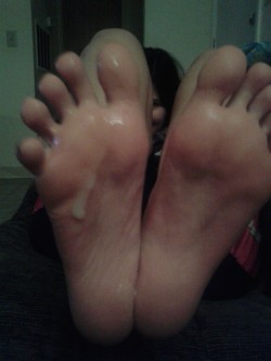 leiasfeet:  Here is one more, im also selling