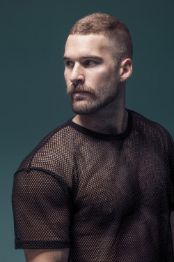 gravity-falls-hunks: summerdiaryproject:  EXCLUSIVE     COMMANDO    with   MATT LISTER    PHOTOGRAPHY BY LEE FAIRCLOTH    FOR SUMMER DIARY   |   LONDON, UK (click/tap photos for brands)    Lee Faircloth is a photographer living and working in Central