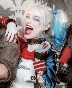 pulpxfiiction:  harleyquinnsquad:    ♦  Harley Quinn Costume Details | Suicide Squad 2016  fuck me wow 