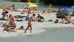 You want to wear something, you want to wear nothing? Is it the first time you&rsquo;re thinking of trying #Naturism but you&rsquo;re not quite sure? Join the most tolerant bunch of people imaginable at the River Isar in Munich. https://t.co/UqMJAT8fEs