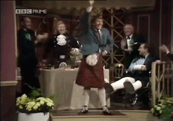 dontloseyourpants:Some Mothers Do ‘ave Em “Scottish Dancing”