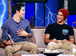 tifferini:  Tyler & Dylan play “Know Your Bro” on Wolf Watch.  Ahh this was so funny