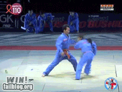 kungfutaichworld:  Wow, kung fu girl is so amazing!! So all girls should know some basic skills about self-defence.  kung fu clothing   