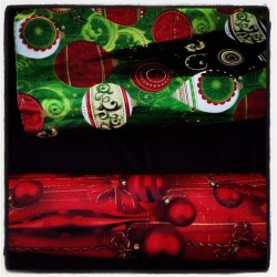 Day 10: Wrapping paper. Can&rsquo;t wait to get gifts this year! #christmas #wrappingpaper #december #photoaday #challenge #decemberchallenge #gifts #happy #green #red
