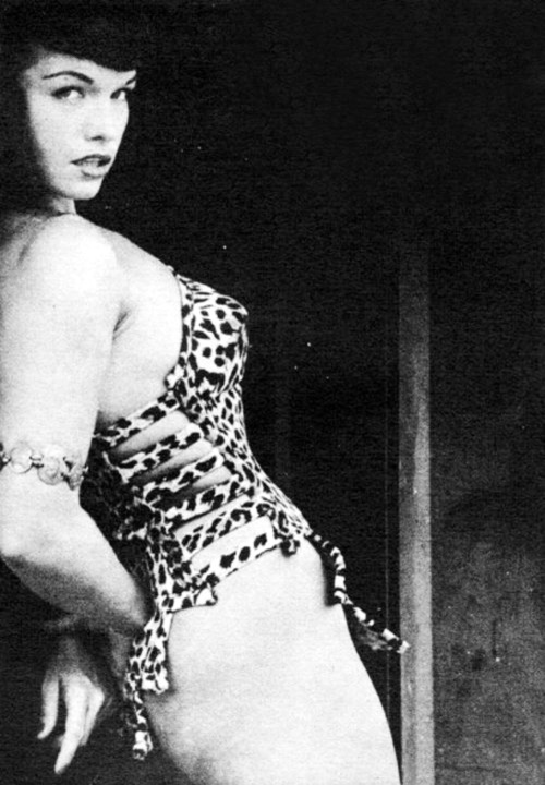 kingofvintage:  Bettie Page photographed by Bunny Yeager in 1954. 