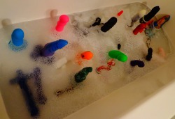 sextoyreviewland:  Bath Time for the non-vibrating! Most of the toys can be spotted, but a few, *cough* the crystal delights plug *cough*, remain hidden under the bubbles.
