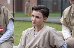 clinginess:  sendforme:  who in da fuck looks that good in prison hell nah  I’m gay