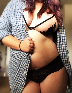 stairway-to-orgasms:  sunshineandbjs:  so thick that everybody else in the room is so uncomfortable   Beautiful