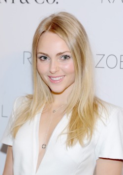 nn2sexy4u:  AnnaSophia Robb - Living In Style Book Launch. ♥  Sooo cute and sexy.♥  This much cuteness please. ♥  More non nude hotness at  http://nn2sexy4u.tumblr.com/