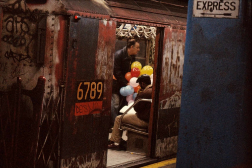 last-picture-show:Frank Horvat, Ballons in the Subway, New York, 1984