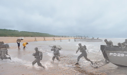 fer1972:   Know were you stand: Modern Day Locations blended with Major Historical Events by Seth Taras  1. The Hindenberg Disaster of May 6, 1937  2. Allied soldiers rushing the beach at Normandy in June 1944 3. The Fall of the Berlin wall in 1989