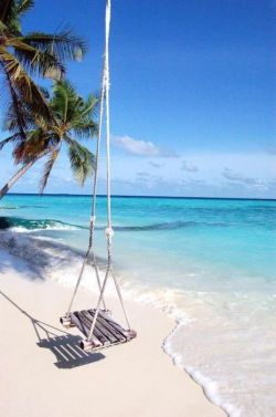 expression-venusia:  Fiji – Island of Lov Expression  Mr: That looks awfully nice right about now &hellip; with a cocktail &hellip;