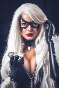 hottestcosplaygirls:  cosplayandgeekstuff:    StephanieJayne  (UK) as Black Cat. Photo I by:   Lucas Ambrosio Photography Photos II and III by:  In2thereview     http://hottestcosplaygirls.tumblr.com/